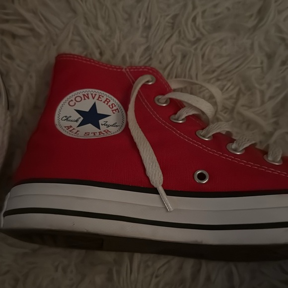 Converse - Picture 2 of 2